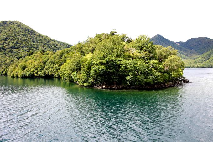湖から見る中禅寺湖の絶景