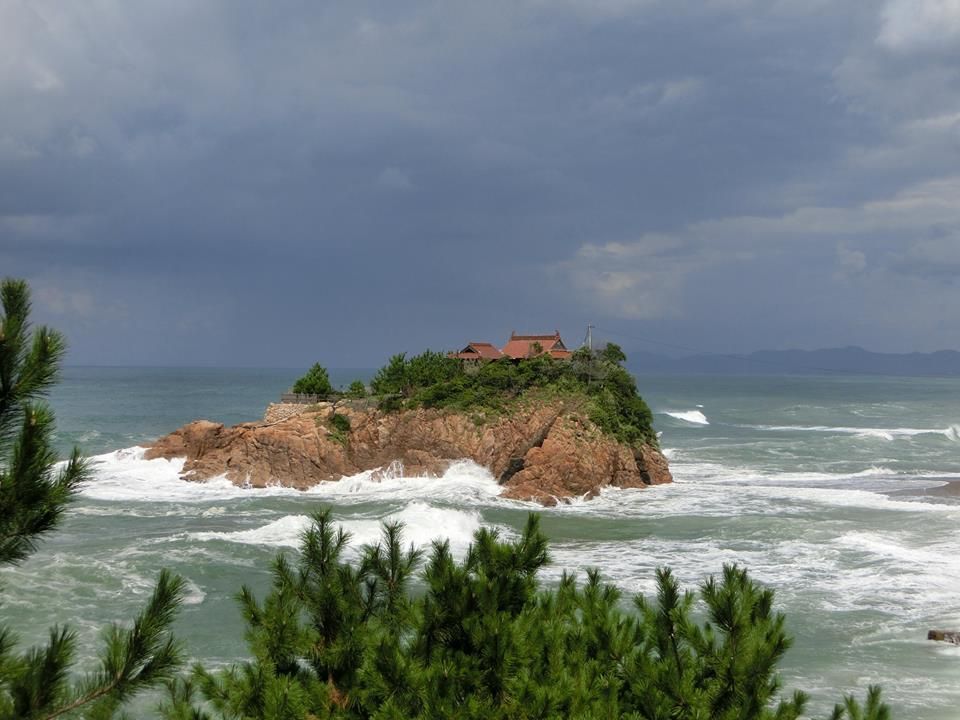 �C�̒��Ɍ���锒���Q��