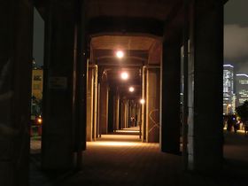 夜が待ち遠しい！横浜「臨港線プロムナード」沿いは幻想的ライトアップの連続