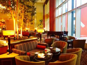 �X�C�X�z�e����C���Ő����t�Ƌ����ґ�O���ȂЂƎ�����̋L���T���l�C��