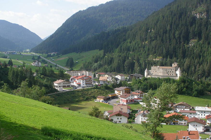 オーストリアの小さな村「ナウダース」
