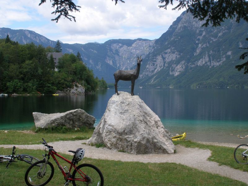 スロベニアのボーヒン湖！雄大なトリグラフ国立公園の大自然