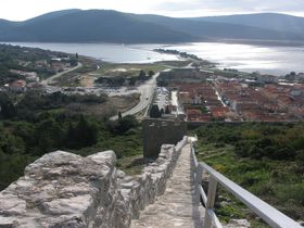 欧州第ニの長さ！クロアチア・ストンの城壁から見るアドリア海の眺め