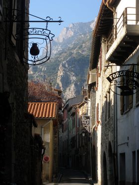 ���쐼���̗��j�����ǂƃ��B���t�����V���E�h�E�R���t�����̑��I�s���l�[�ւ̊ό���Ԏn���̒n�̋L���T���l�C��