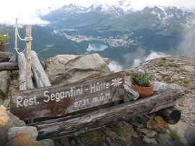 スイス・エンガディンの絶景を一望！セガンティーニ・ヒュッテへのハイキング