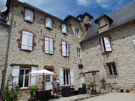 �e�ʂ̉Ƃɗ����݂����I���̃Q�X�g�n�E�X�u�V�����u���E�N�O�[�X�v�؍݂ŁA�u���������v������y�������̋L���T���l�C��