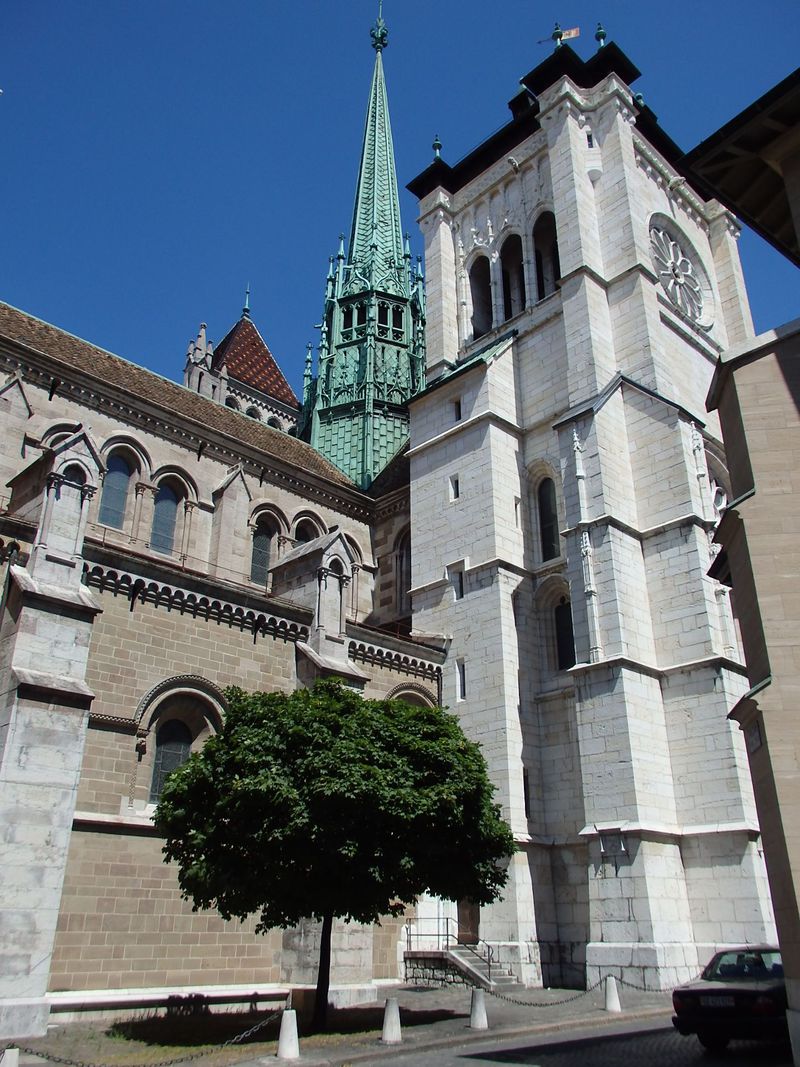 スイスの国際都市ジュネーヴを一望！「サン・ピエール大聖堂」塔からの眺めが最高