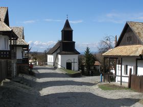 �n���K���[�ōł����������E��Y�̑��u�z�b���[�N�[�v�̓`���I�ȉƕ��݂Ƀz�b�R���̋L���T���l�C��