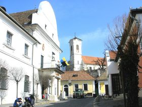 �P�O�l�ɂP�l���A�[�e�B�X�g�I�n���K���[�u�Z���e���h���v�͌|�p�̒��̋L���T���l�C��