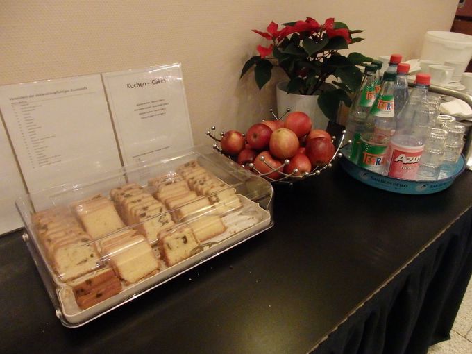 Iq̃~jo[r[̃hNƃP[L͖