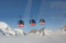 uԋ߂ɁIGMCEfE~fBW]䂩X͏󒆎ŰLTlC