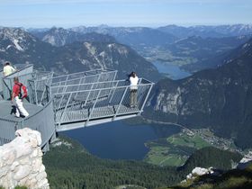 崖っぷち！オーストリア「ファイブ・フィンガーズ展望橋」から絶景を！