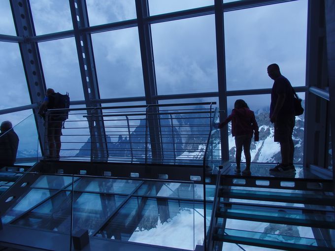 �N���X�^���W������V�[�X���[�̓W�]����