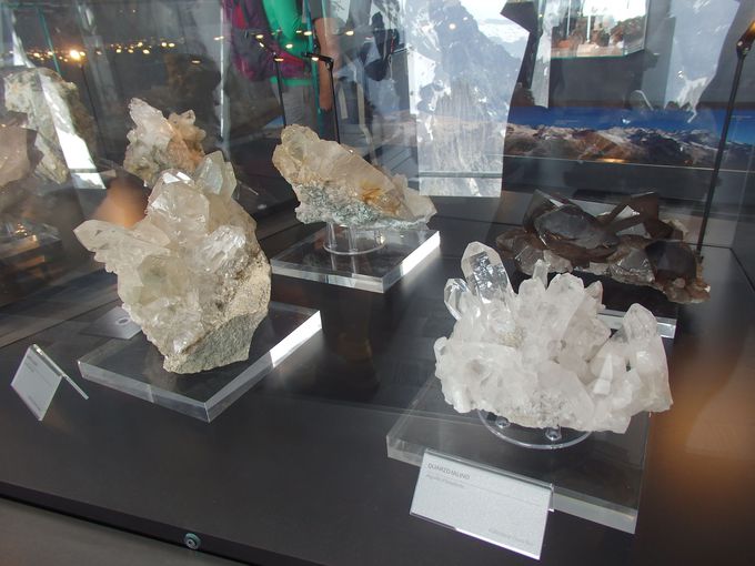 �N���X�^���W������V�[�X���[�̓W�]����