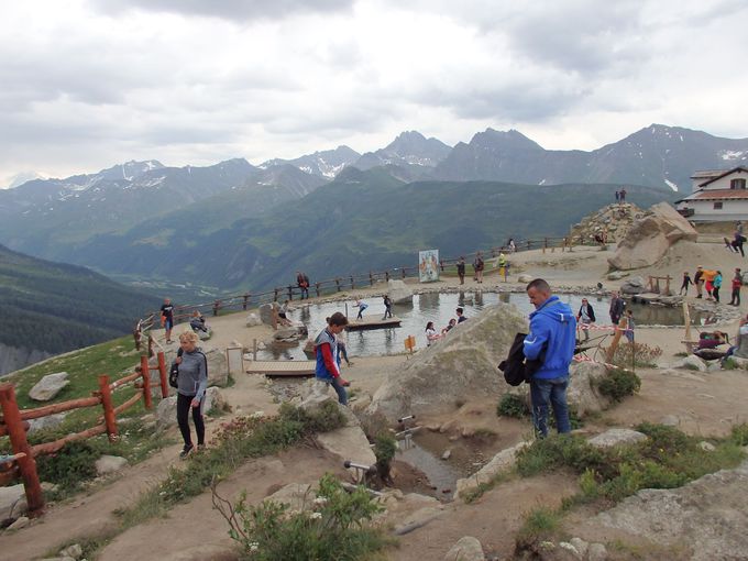 �A��͒��ԉw�́u���R�A�����v�ň�x��