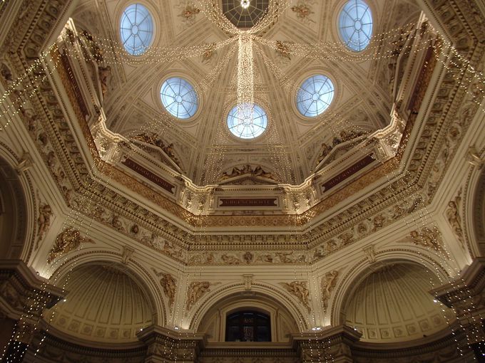 h[̉ɐ݂ꂽJtFŗDɋxe