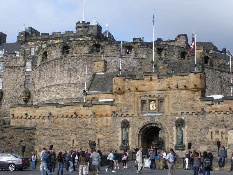 英・スコットランド「エディンバラ城」は世界遺産の街のシンボル