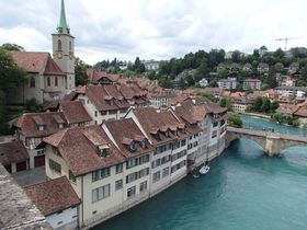 中世の面影残るスイスの首都「ベルン」アーレ川と世界遺産の街並み