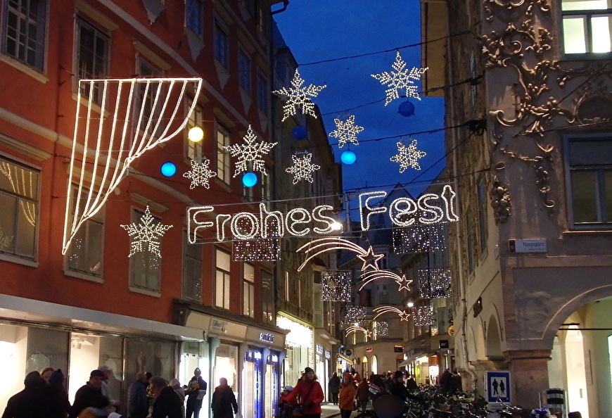 時計塔がシンボル！オーストリア「グラーツ」のクリスマスマーケット