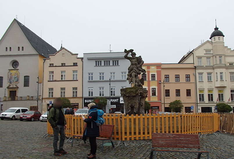 �I�����E�c�̊ό��͎O�̍L�ꂩ��