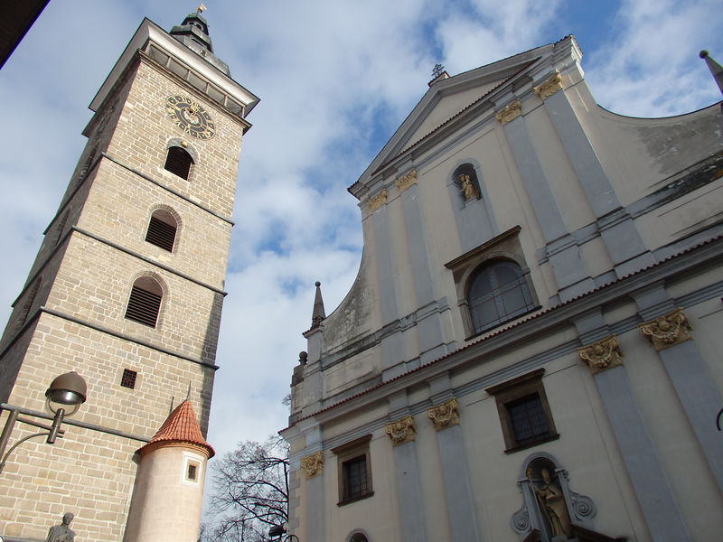 チェスケ・ブジェヨヴィッツェの聖ミクラーシュ大聖堂と黒塔
