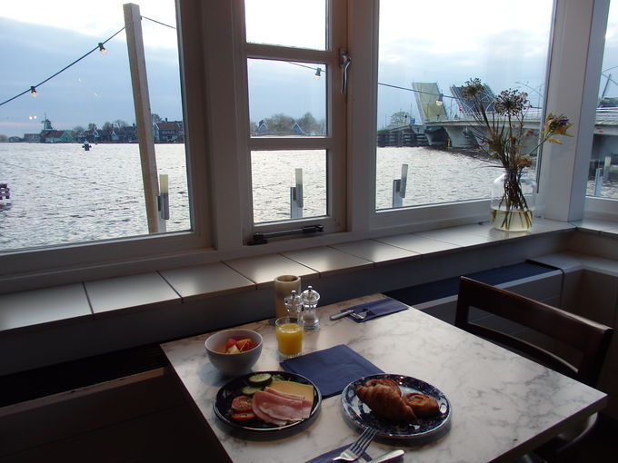 �U�[����Ɛ�������̕��Ԃ𒭂߂Ȃ���̒��H