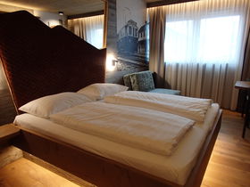 UcuOxOuHotel Gleisereiv͖Ȓa̗qKɂ߃ze̋LTlC