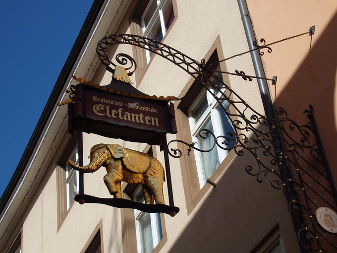 �R���X�^���c�̒�