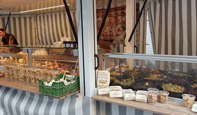 �V���e�t�@������O�̍L��ɏo�钩�s