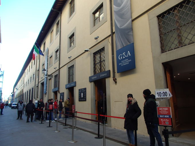 �A�J�f�~�A���p�ق̓R���b�\�̑�L�Ԃ��猩�w�J�n