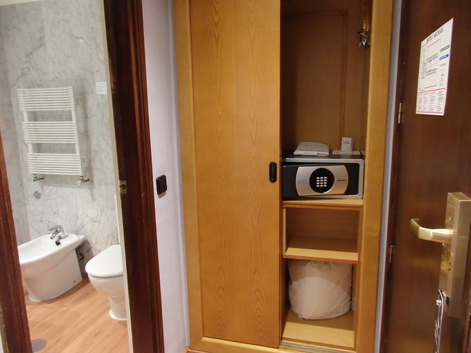 �ݔ��̐������q��