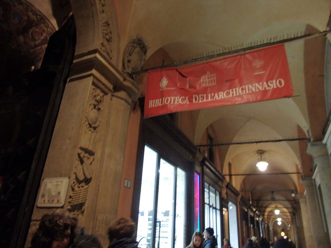 �|���e�B�R�Q�������Ȓ��̃��[���b�p�ŌÂ̑�w