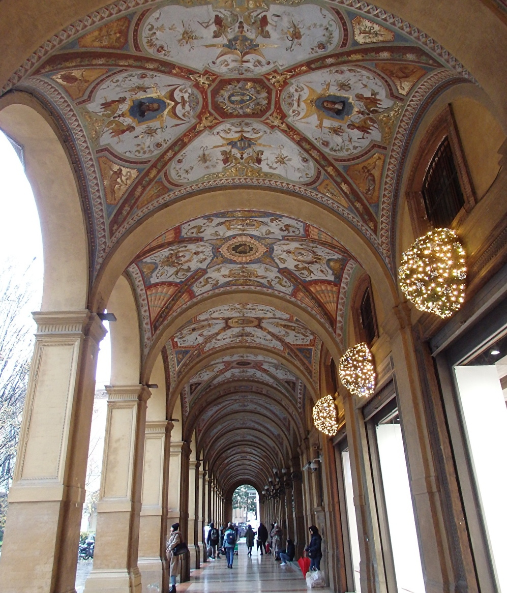 �|���e�B�R�Q�������Ȓ��̃��[���b�p�ŌÂ̑�w