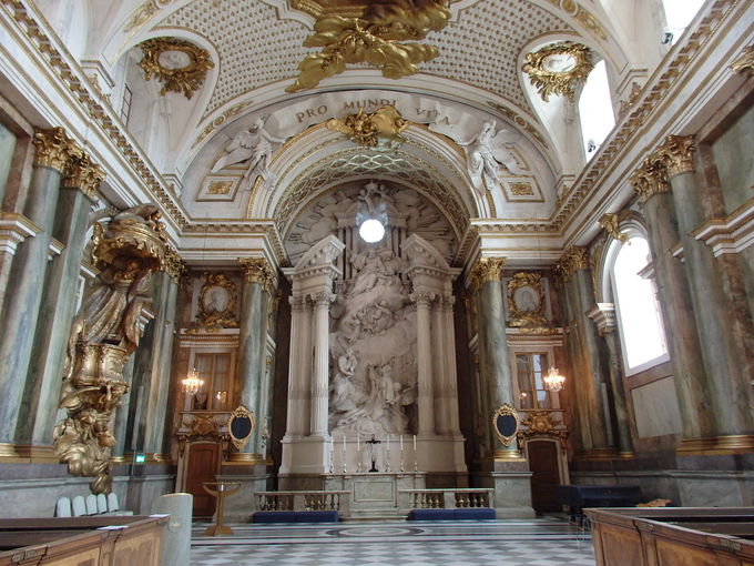 ���{���̍��؂Ȑ��E��