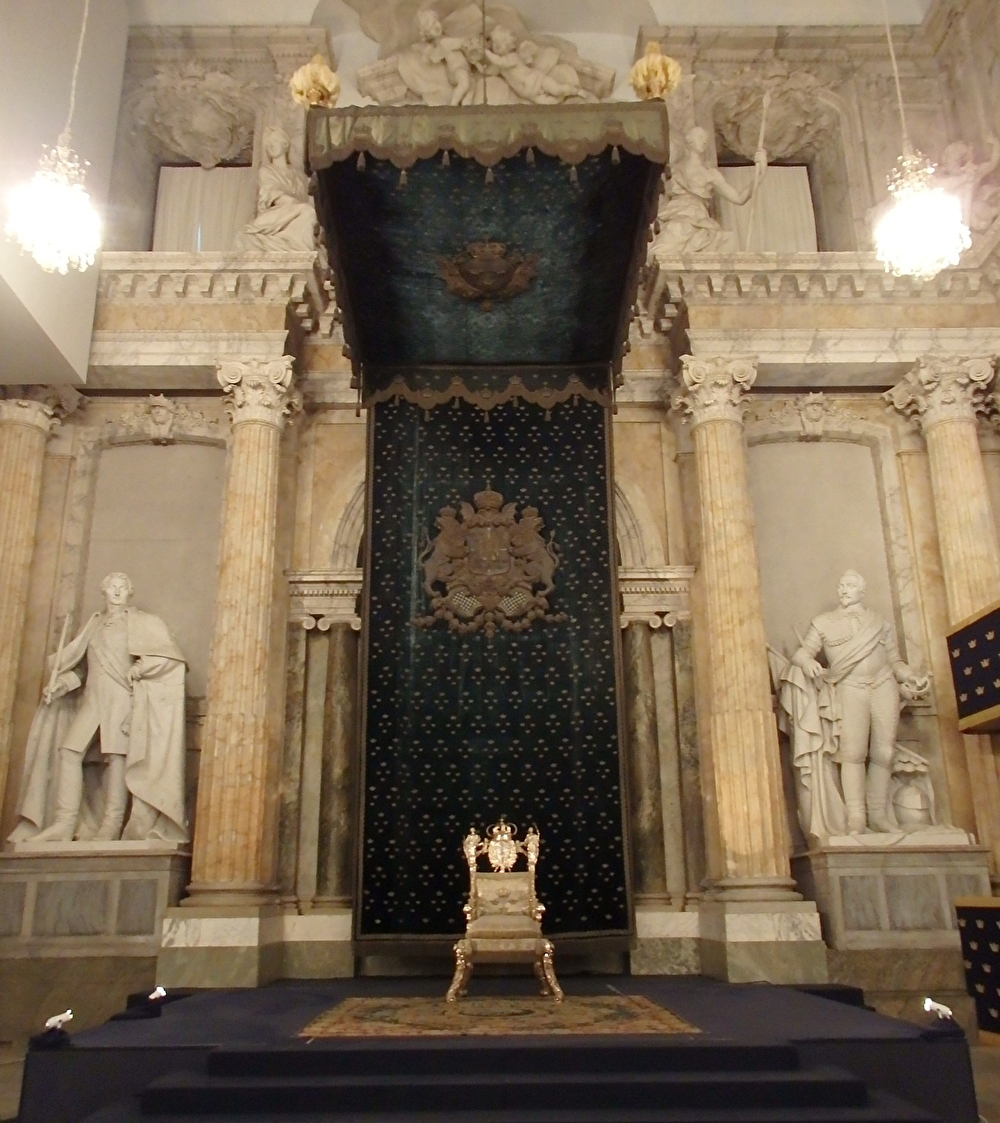 ���{���̍��؂Ȑ��E��