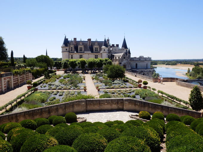 ヨランダ・サロモン・ドュヴァル 風景 夏 ホリデー アンボワーズ城 フランス王家代々に愛された「アンボワーズ城」ダ・ヴィンチとも縁の