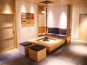 ���i��Bar�Q�̃J�E���^�[!?�����u�z�e���o�[ �O�����e�B�I�X�ʓ@�v�̋L���T���l�C��