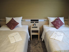 �Ós�ŉB��ƓI�z�e���X�e�C�u�U �G�f�B�X�^�[�z�e�����s����v�̋L���T���l�C��