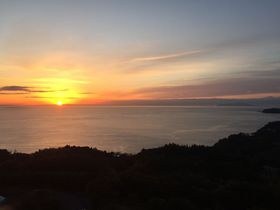 �I�O���̃f�B�i�[���I����̗��āu�q���g�����c�����]�[�g���X�p�v�̋L���T���l�C��