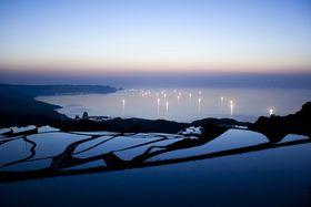 �C�Ɛ��c�̐▭�R���{�I����s���J�ɓ_�݂�������ӂ��I�c�����̋L���T���l�C��