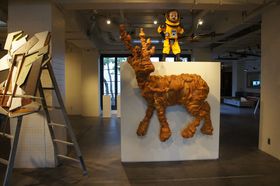 �A�[�g�ɕ�܂ꂽ�V���o�؍݁u�z�e�� �A���e���[�����s�v�̋L���T���l�C��