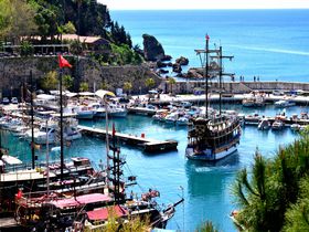地中海の青さと情緒ある街並み〜魅惑のトルコ旧市街カレイチ