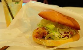 ���ɕ{�ŉ\�̔~����o�[�K�[�I�V���{�Q�����΁u�}�����v���i�o�[�K�[�Ŏ󌱐��ɂ͋S�ɋ��_�̋L���T���l�C��