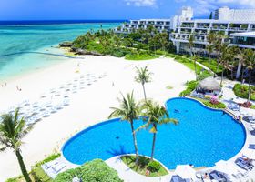 �V�R�̌��̕l�Ƀ��O�[���v�[���I����u�z�e�����[���r�[�`�v�̋L���T���l�C��