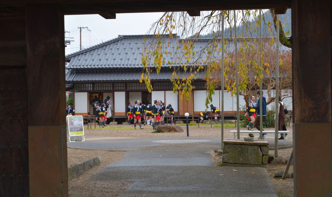 �L���ɔ���������̉ƘV���~