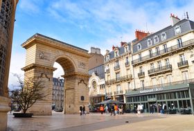 �u�C�r�X�E�f�B�W�����E�T���g���E�N���}���\�[�v�͗��j����u���S�[�j���̃J�W���A���z�e���̋L���T���l�C��