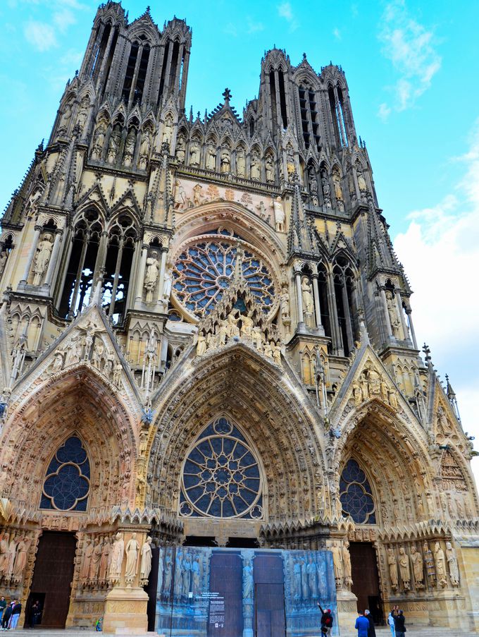 歴代王の戴冠式舞台！ランスの世界遺産「ノートルダム大聖堂」 | フランス | トラベルjp 旅行ガイド