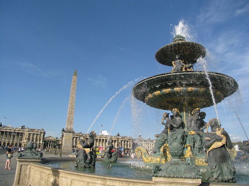 パリで一番有名な広場は、革命時の処刑場・コンコルド広場