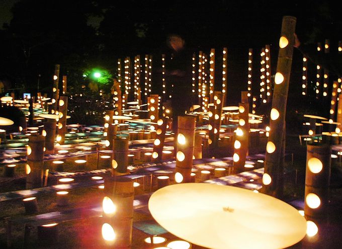 ３０か所に配置されるオブジェと、城下町中に飾られる２万本の竹灯篭！