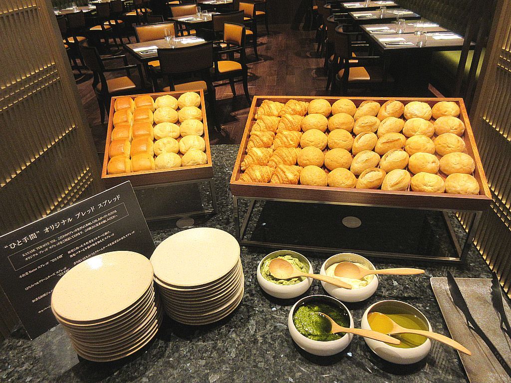 滝とグリル ホテル雅叙園東京 カナデテラス で優雅なランチブッフェ 東京都 Lineトラベルjp 旅行ガイド